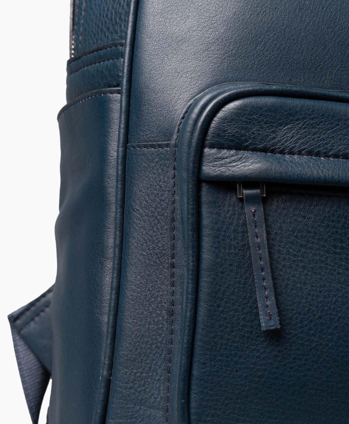 vogue-jacket-the-belarus-blue-leather-backpack-image205 vogue-jacket-the-belarus-blue-leather-backpack-image205