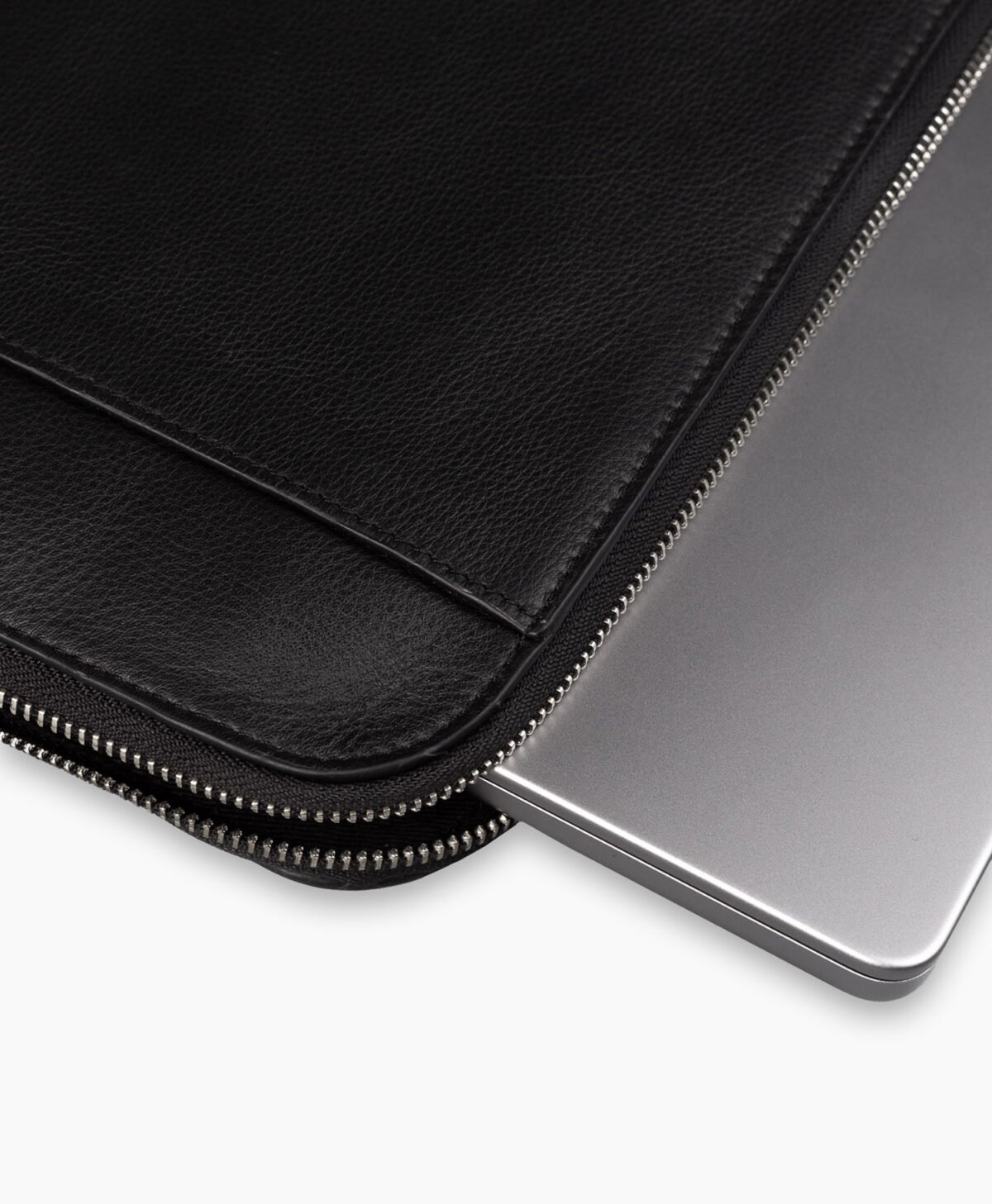 vogue-jacket-the-michigan-black-leather-laptop-sleeve-image204 vogue-jacket-the-michigan-black-leather-laptop-sleeve-image204
