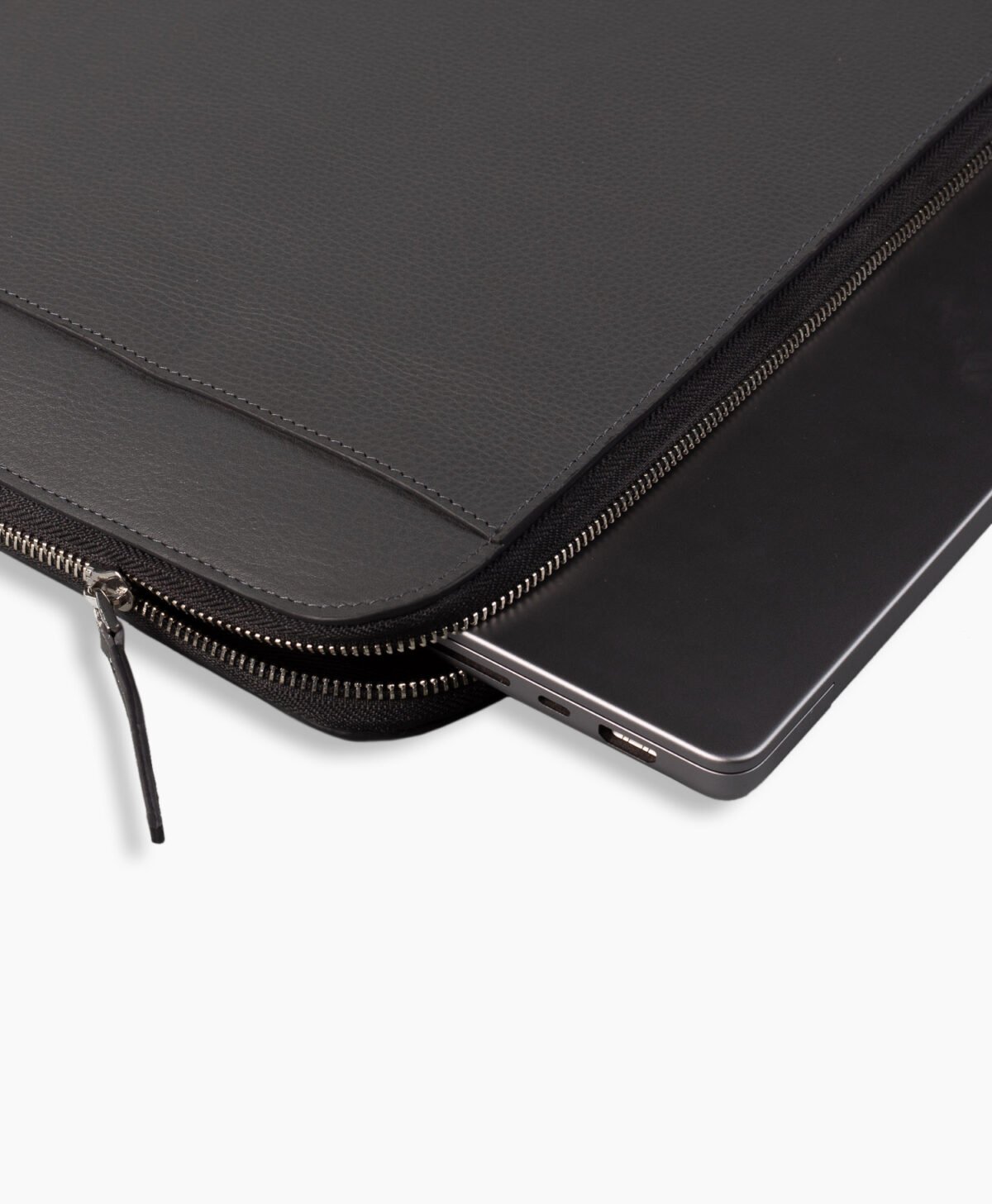 vogue-jacket-the-michigan-gray-leather-laptop-sleeve-image204 vogue-jacket-the-michigan-gray-leather-laptop-sleeve-image204