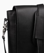 vogue-jacket-the-washington-black-leather-messenger-bag-image204